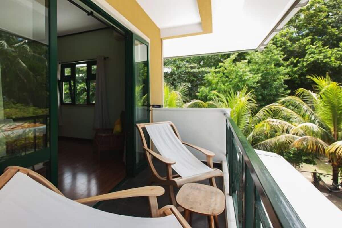 Quarto triplo luxo, de frente para o mar | Sacada