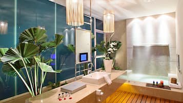Habitación doble | Baño | Artículos de higiene personal gratuitos, secador de pelo y zapatillas