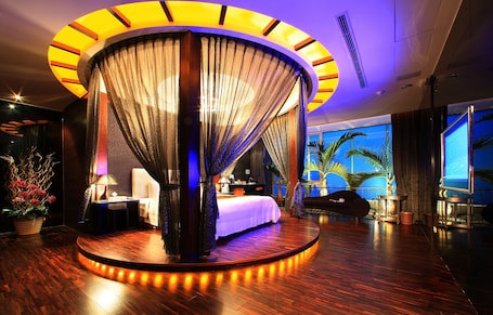 Deluxe Double Room | Premium bedding, individually decorated, blackout drapes, free WiFi