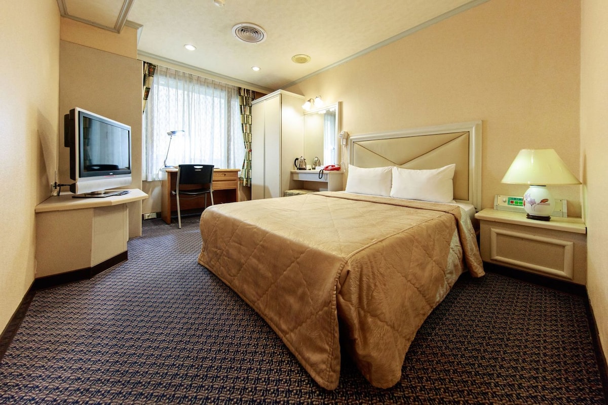 In-room safe, free WiFi
