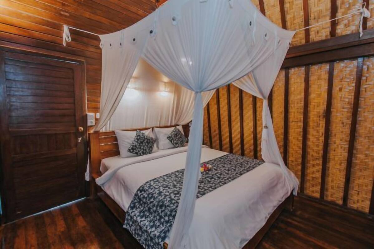 In-room safe, cribs (surcharge), rollaway beds (surcharge), WiFi (free)