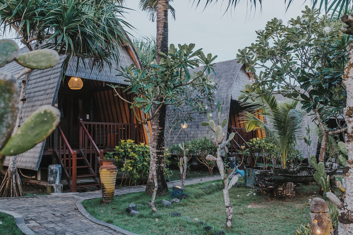 Standard Huts Garden View