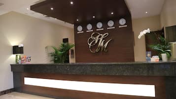 Quầy tiếp tân