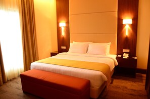 Caja de seguridad en la habitación, escritorio y cortinas blackout 