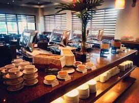 Daily continental breakfast (PHP 385 per person)