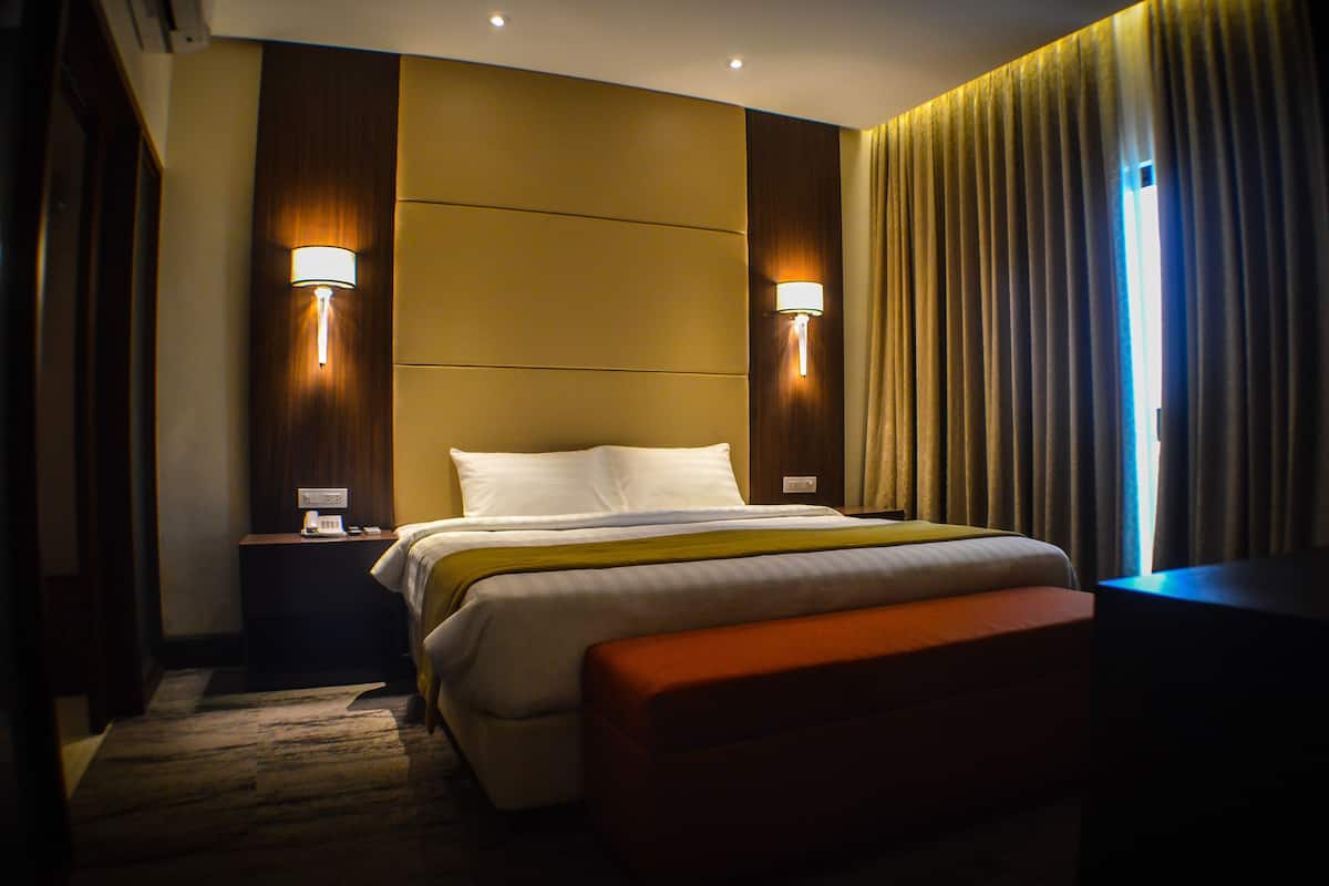 superior king | 1 bedroom, in-room safe, desk, blackout curtains