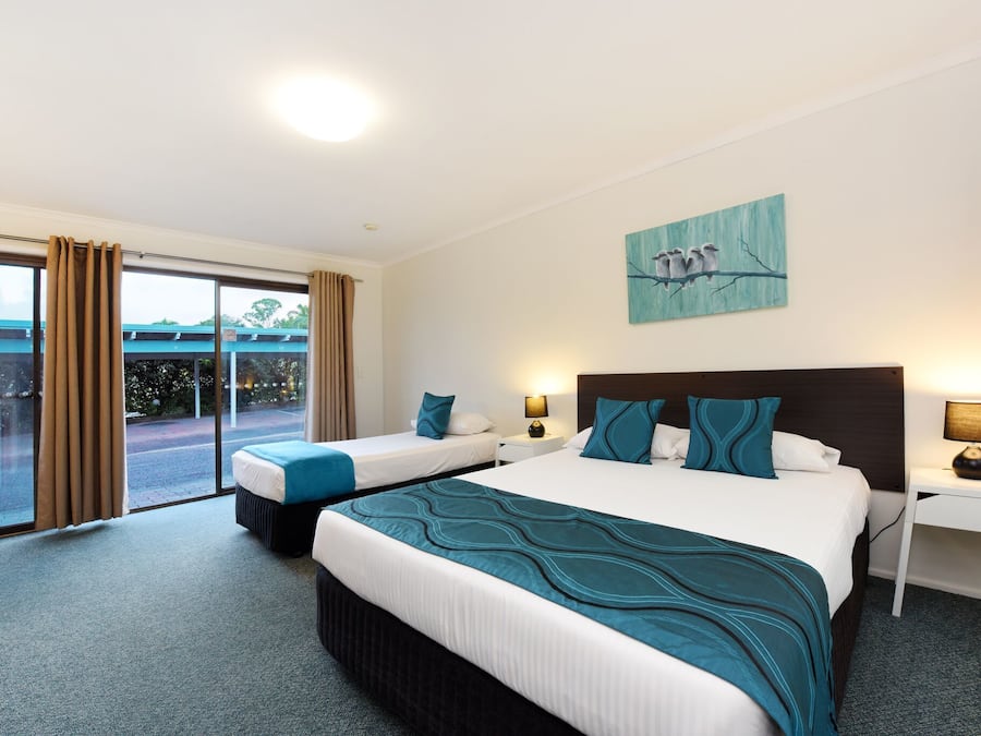 Twin Room | Desk, soundproofing, iron/ironing board, free WiFi