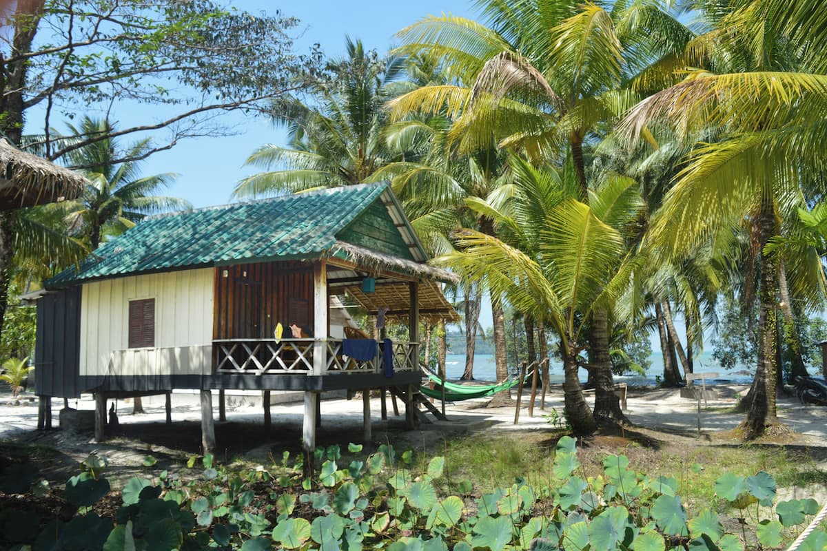 Family Front Beach Bungalow