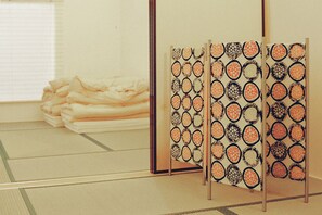 Triple Room (B)  | Free WiFi, bed sheets - Sato san's Rest - Hostel (Tokyo)