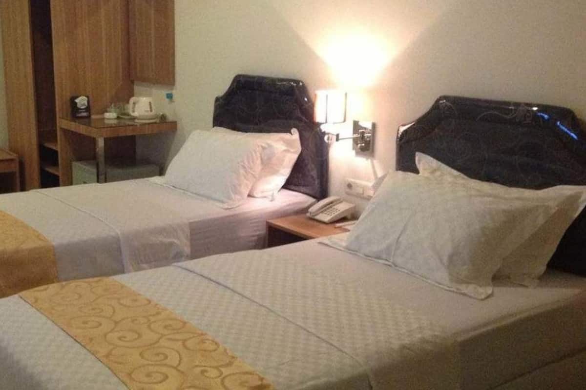 Standard Room | In-room safe, desk, free WiFi