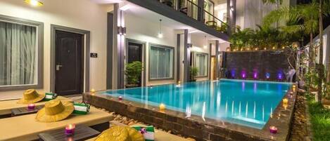 Udendørs pool, parasoller