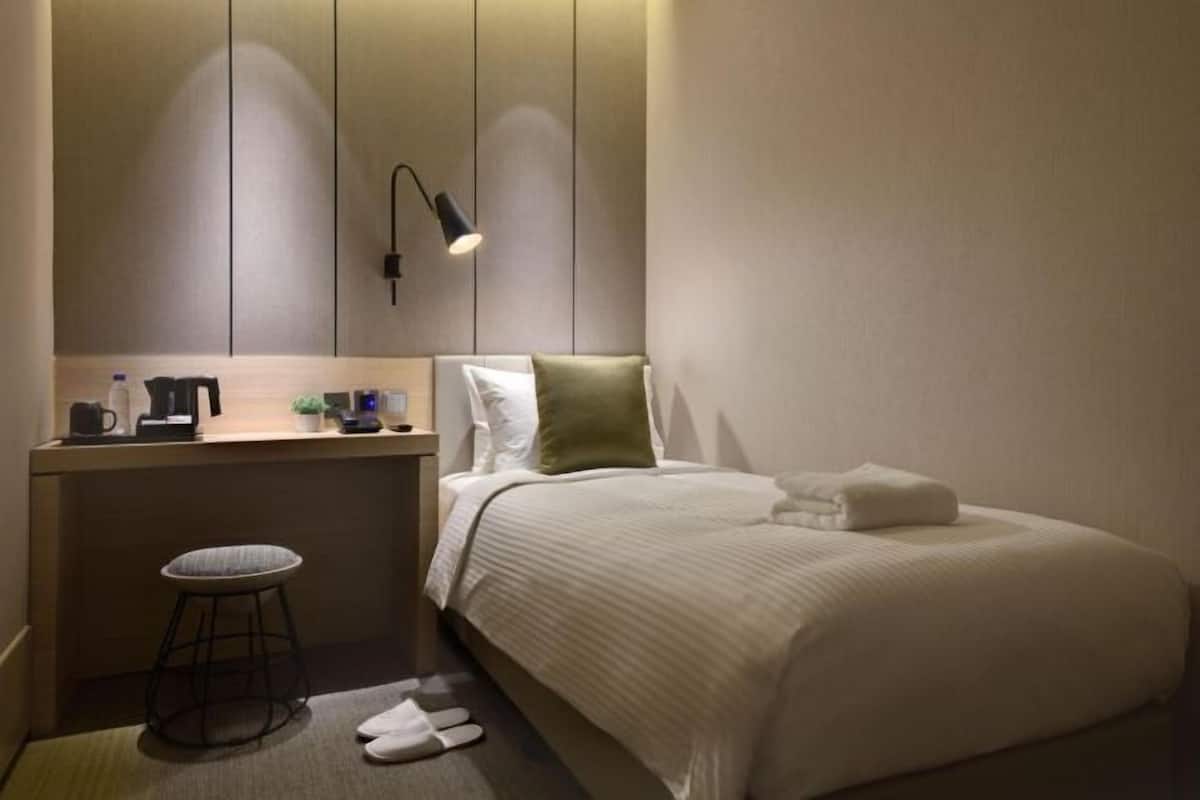 Egyptian cotton sheets, premium bedding, free WiFi, bed sheets