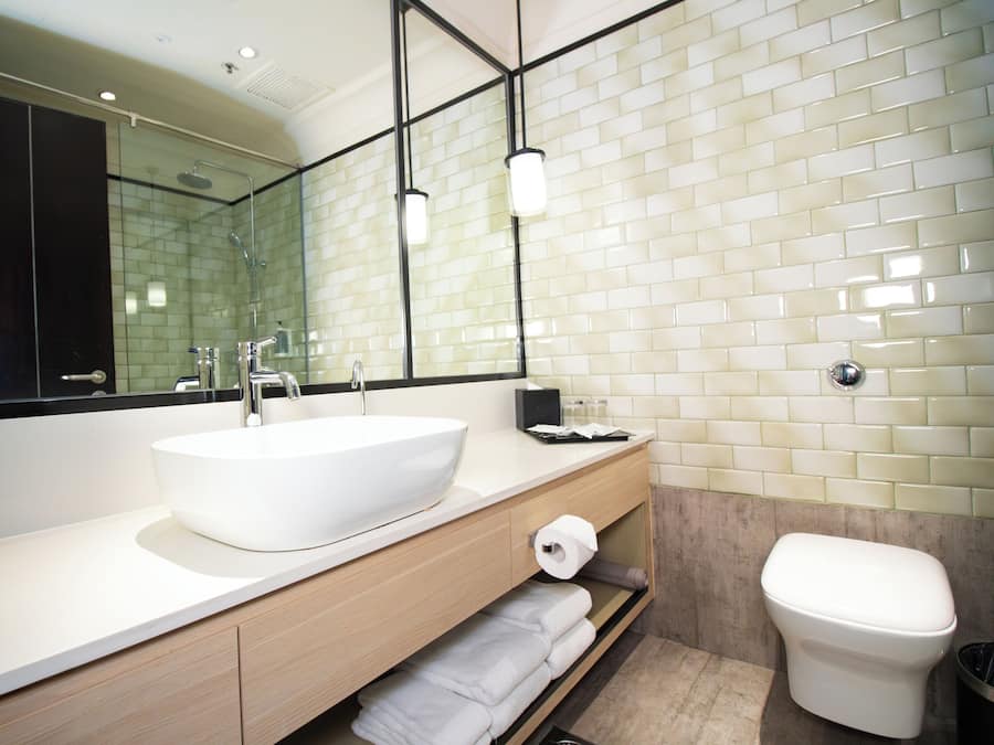 Dusche, Regendusche, kostenlose Toilettenartikel, Haartrockner