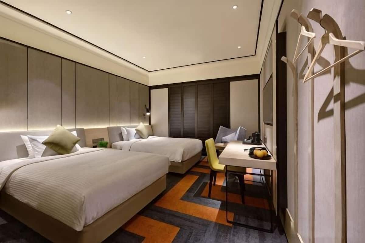 Egyptian cotton sheets, premium bedding, free WiFi, bed sheets