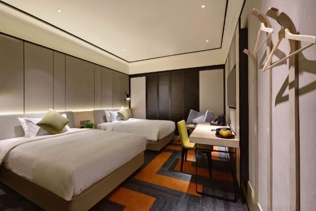 Egyptian cotton sheets, premium bedding, free WiFi, bed sheets