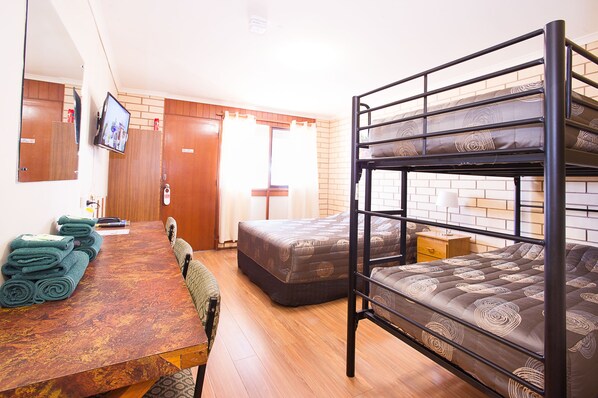 Family Room, 1 Bedroom
