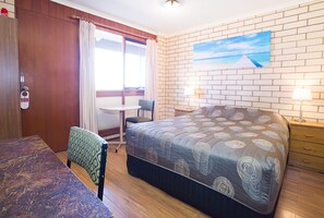 Double Room, 1 Queen Bed | Desk, cribs/infant beds, free WiFi, bed sheets - Augusta Budget Motel (Port Augusta)