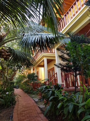 Minibar, in-room safe, desk, soundproofing - Free Beach Resort (Phu Quoc)