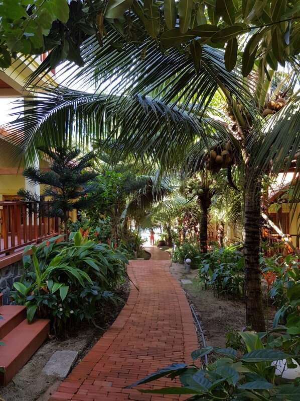 Family Bungalow, 2 Double Beds, Garden View | Garden view