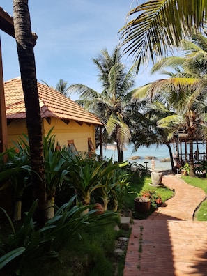 Bangalô, de frente para a praia | Frigobar, cofres nos quartos, escrivaninha, quartos à prova de som