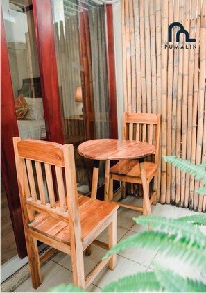 Deluxe Twin Room | Terrace/patio - Oudomsouk Guest House (Luang Prabang)