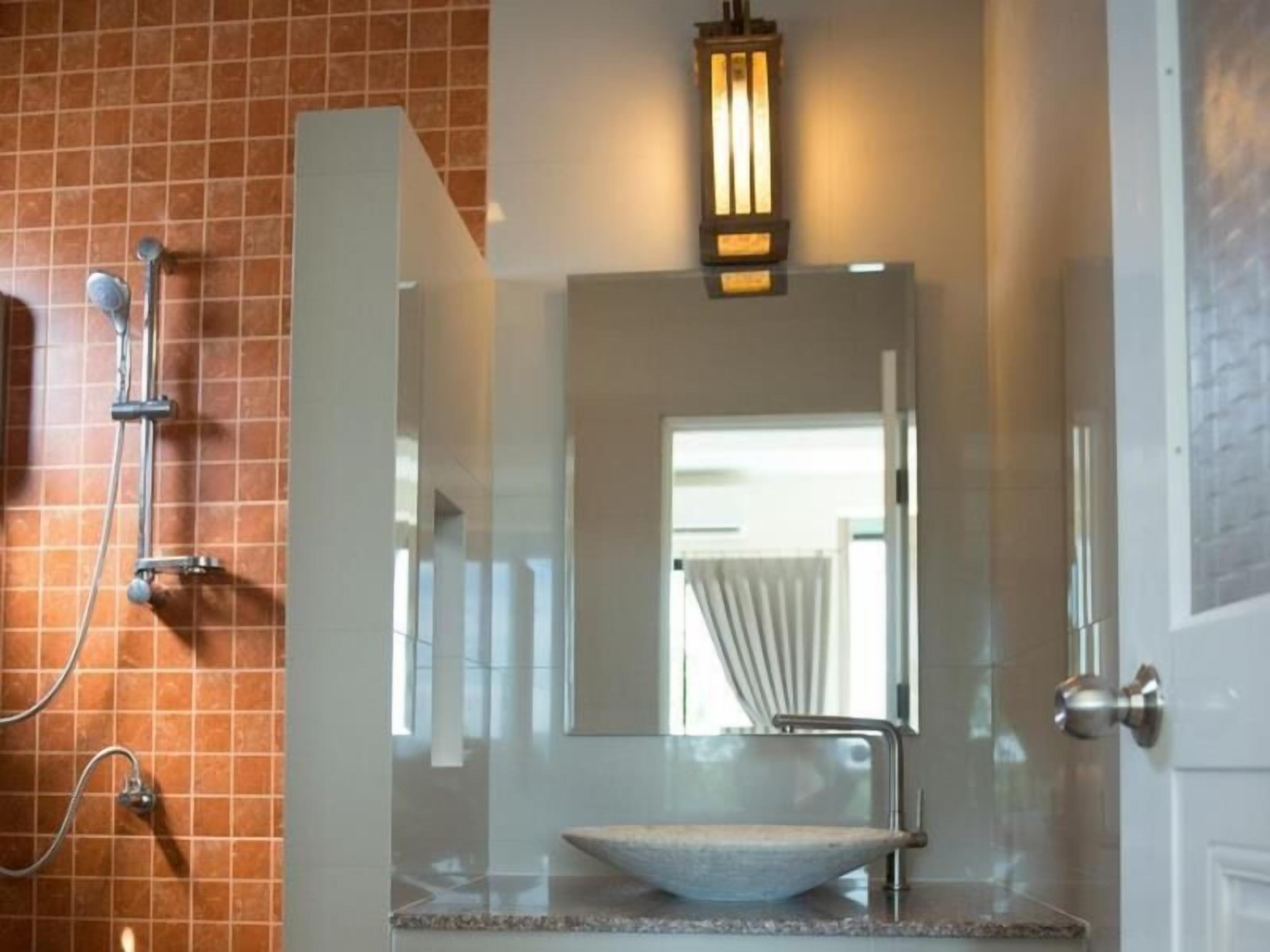 deluxe triple room | bathroom | shower, free toiletries, hair dryer, towels