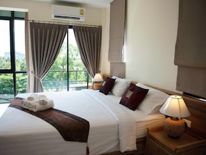Deluxe Triple Room | Minibar, desk, free WiFi