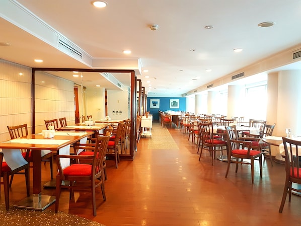 Breakfast, lunch, dinner served; Turkish cuisine