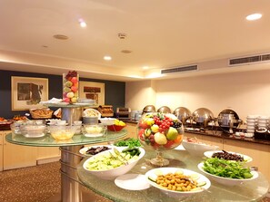 Se sirven desayunos, comidas, cenas y cocina turca 