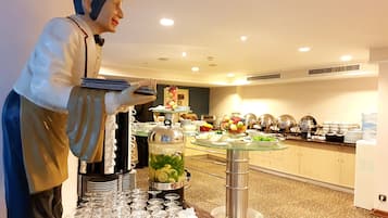 Se sirven desayunos, almuerzos y cenas; cocina turca