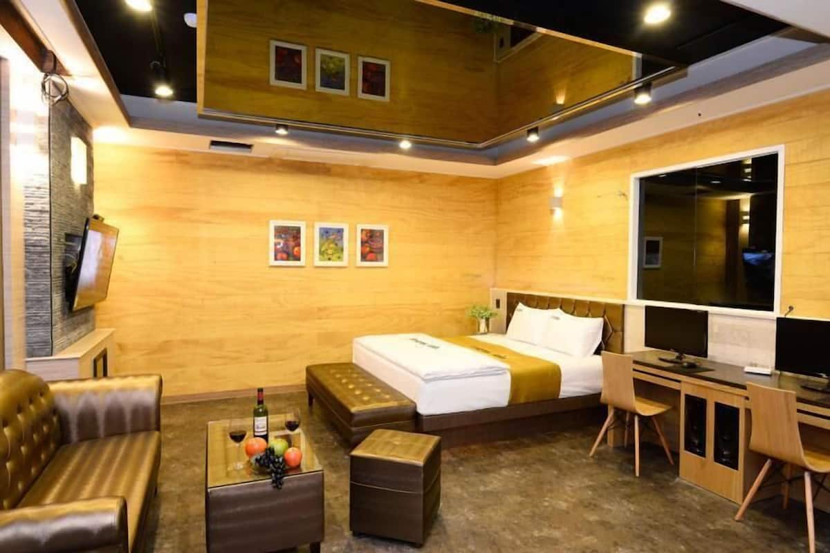 VIP Room | Free WiFi