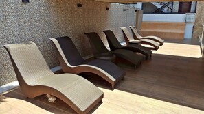 Sundeck - Splash Suites Hotel Tagaytay (Tagaytay)