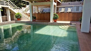 室外游泳池