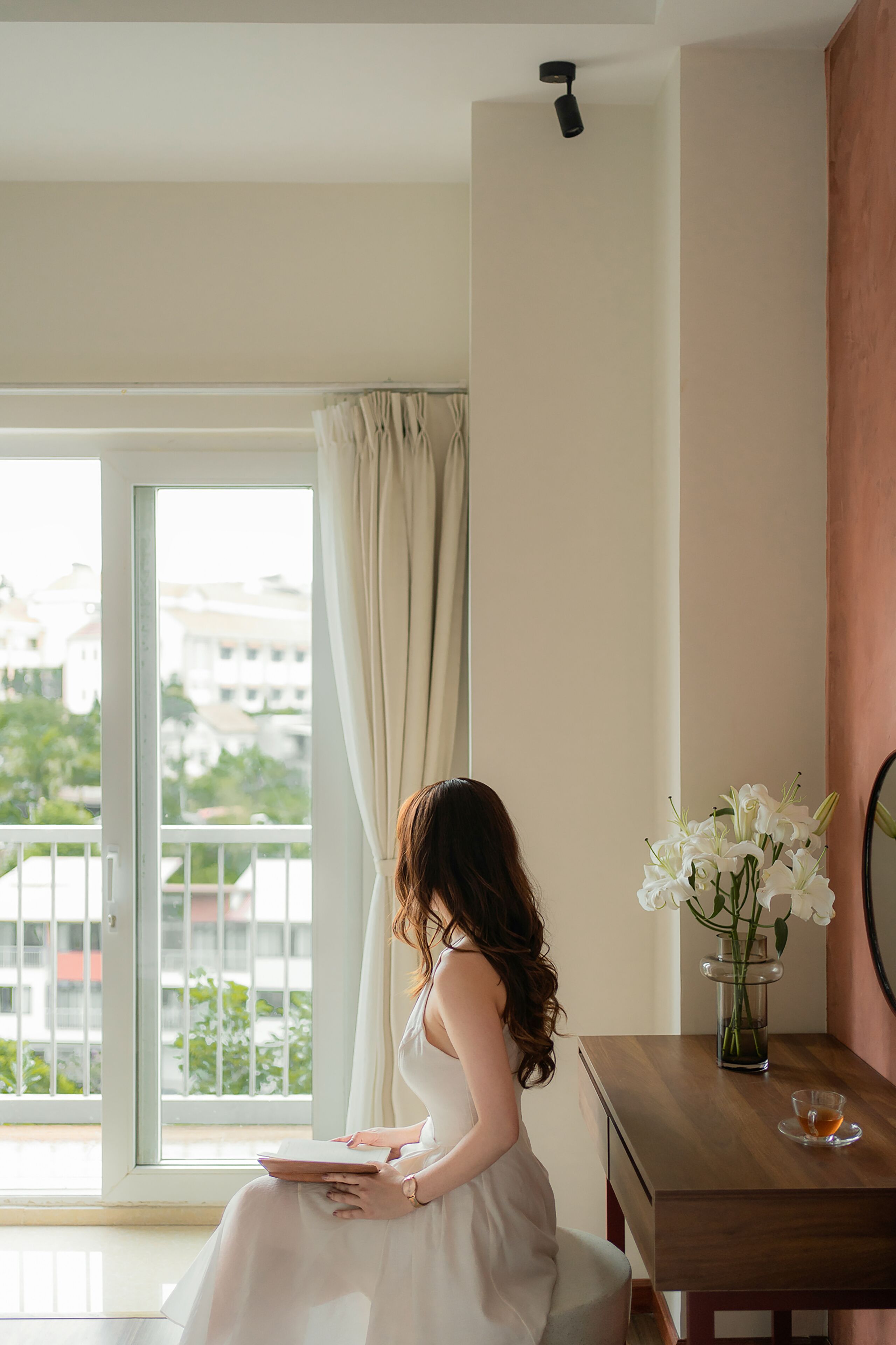 Deluxe Double Room, 1 King Bed, Mountain View | Bathroom | Rainfall showerhead, designer toiletries, hair dryer, slippers