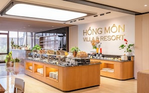 A modern breakfast buffet area with a sign for HONG MON VILLAS & RESORT. - Hong Mon Resort Da Lat (Xuan Huong - Da Lat)