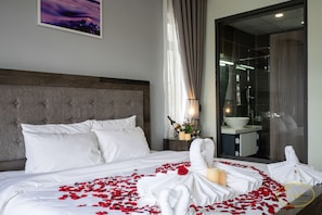 Colchones con pillow-top, minibar y decoración personalizada