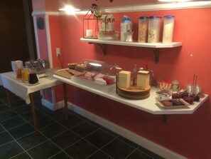Desayuno buffet (DKK 95 por persona)
