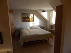 Quadruple Room | Free WiFi, bed sheets - NyGammelsø Bed and Breakfast (Stege)
