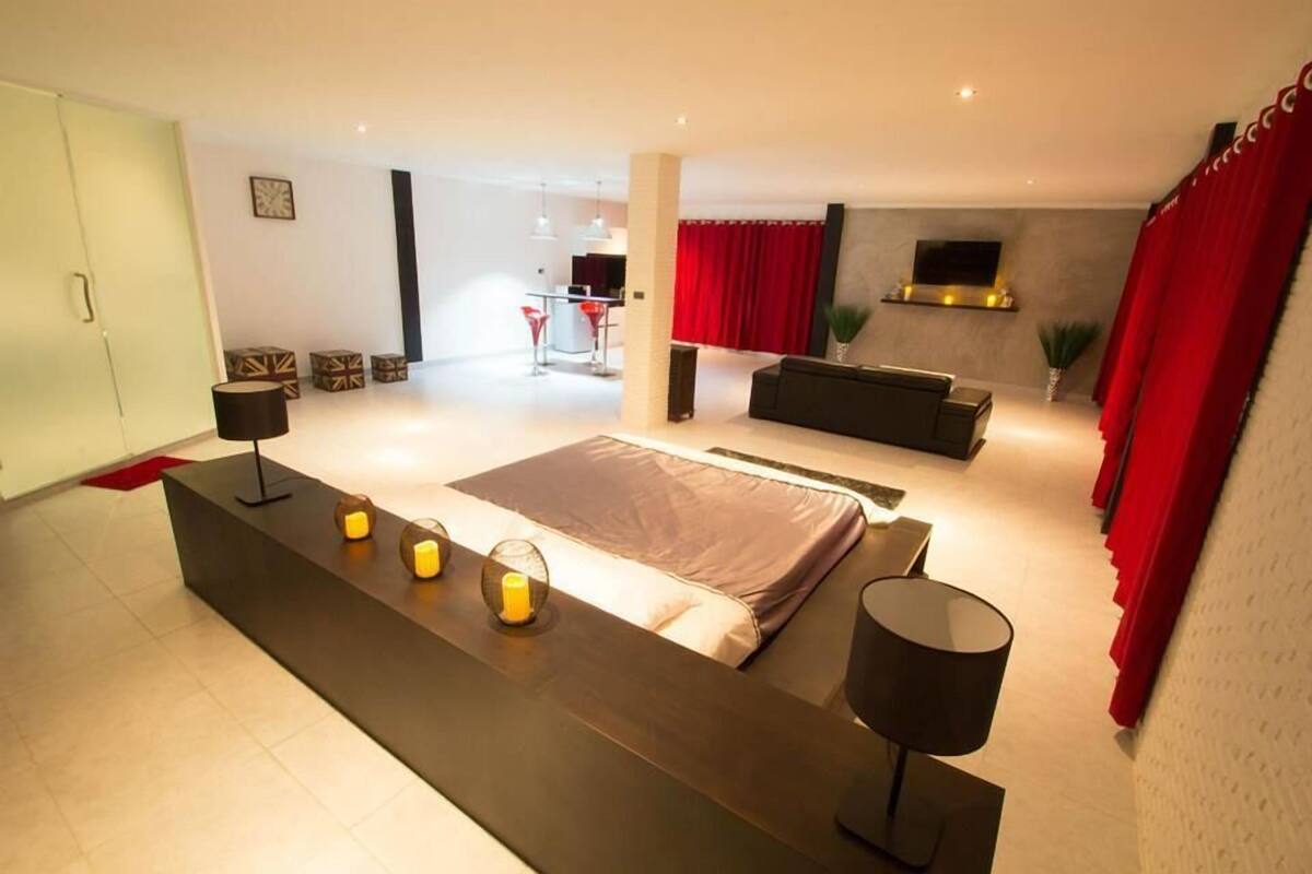Deluxe Studio | Két bảo mật tại phòng, bàn, giường gấp/giường phụ (phụ phí)