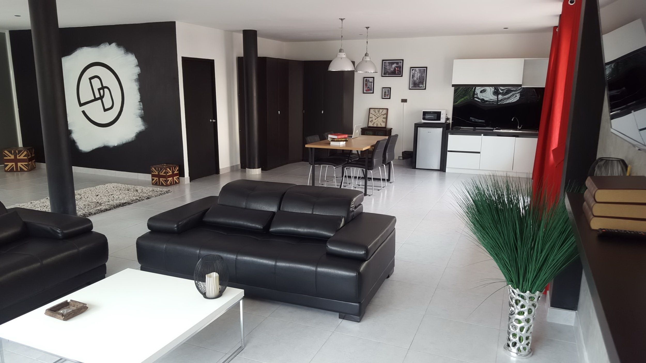 Family Suite | 起居区 | 32-英寸液晶电视 （配备有线频道）、电视