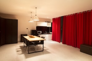 Family Suite | Living area | 32-inch LCD TV with cable channels, TV