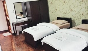 Superior Twin Room | In-room safe, desk, rollaway beds, free WiFi - Sabai House (Chiang Mai)