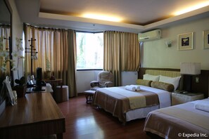 Standaard suite, niet-roken | Een minibar, een bureau