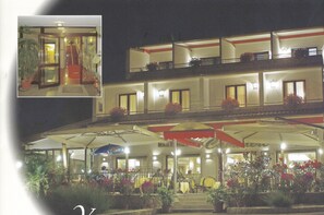 Façade de l’hébergement - soirée/nuit