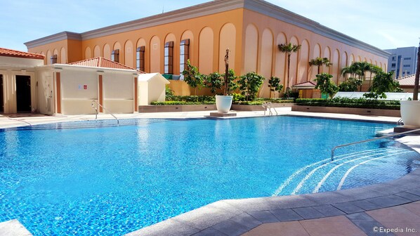 Outdoor pool - MaxStays Max Pavilion at The Venice Residences (Taguig)