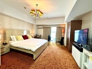 Premium bedding, down duvets, pillow-top beds, in-room safe - MaxStays Max Pavilion at The Venice Residences (Taguig)