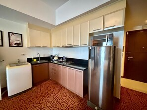 Max Royale | Cozinha privada | Geladeira grande, micro-ondas, cooktop, cafeteira/chaleira