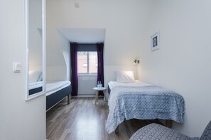 Iron/ironing board, free cots/infant beds, rollaway beds, bed sheets