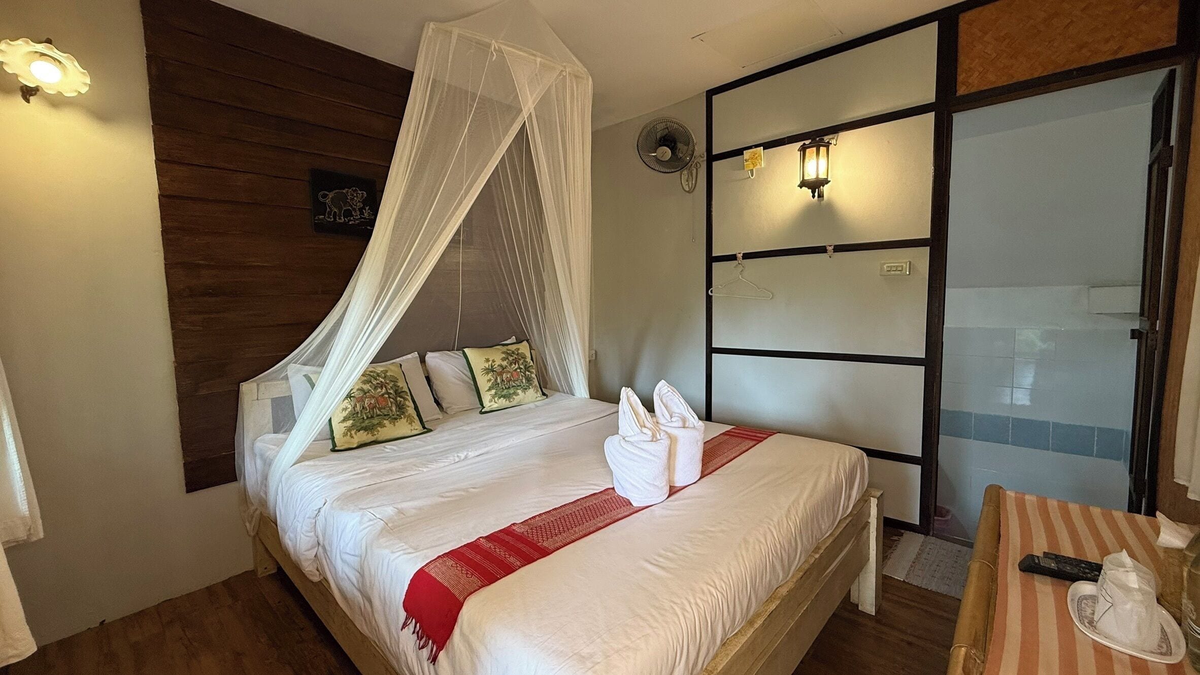 Standard Fan Room | WiFi (無料)、ベッドシーツ