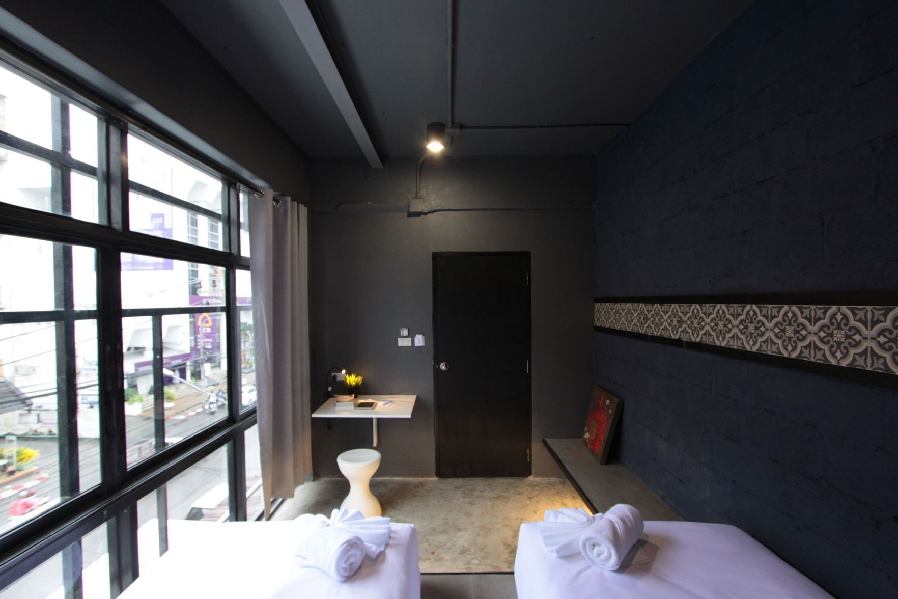 Free WiFi, bed sheets